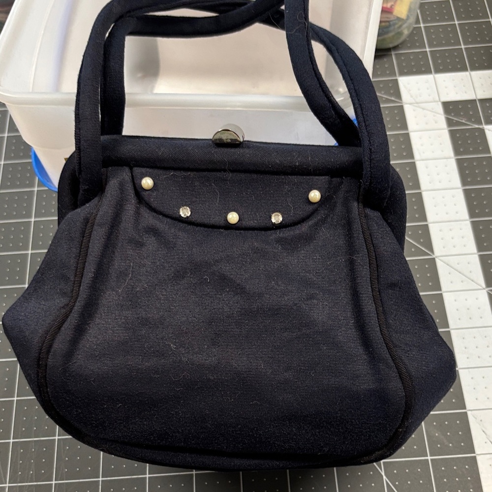 Chic Vintage Black Women's Shoulder Bag with Pearl Accents